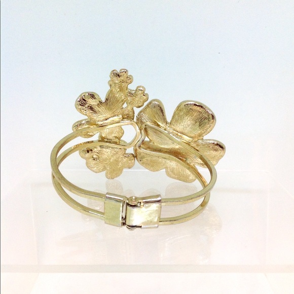 Beautiful Enameled Floral Cuff Bracelet Silvertone - Picture 3 of 6